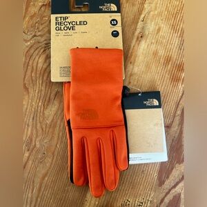 NWT The North Face Vibrant Orange Etip Gloves